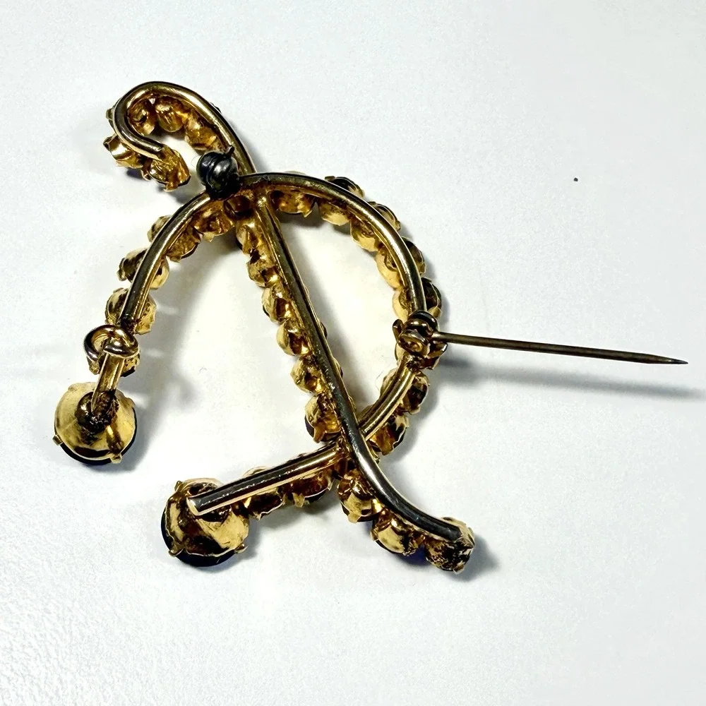 VTG MCM Horseshoe Ribbon Brooch Sapphire Blue Clear Rhinestone Gold Tone 2.25